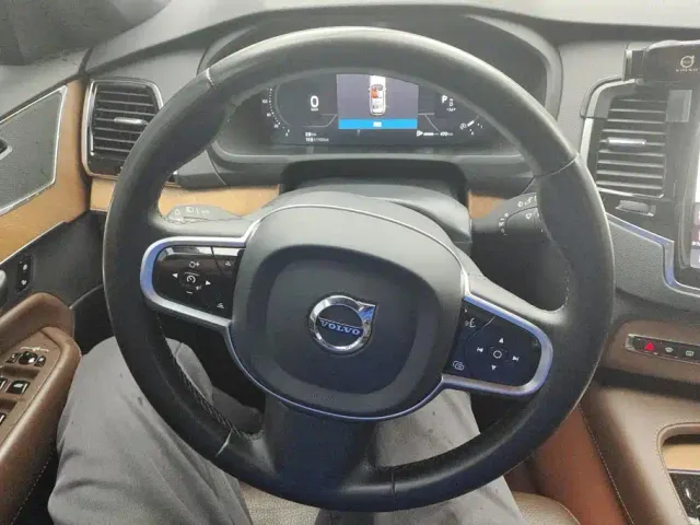 Volvo XC90 — Фото автомобиля 15