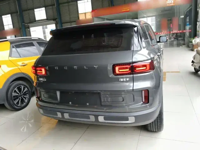 Geely ICON — Фото автомобиля 5