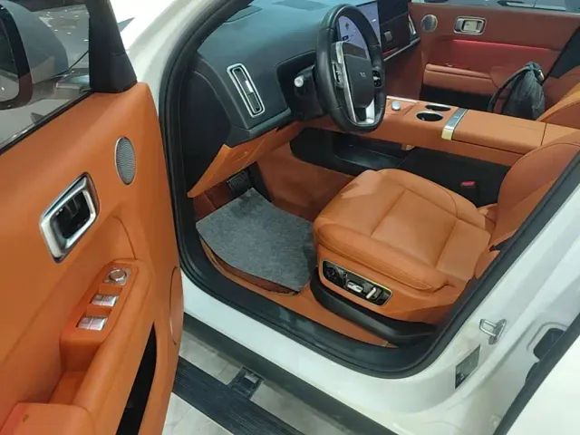 Li Auto L7 — Фото автомобиля 15