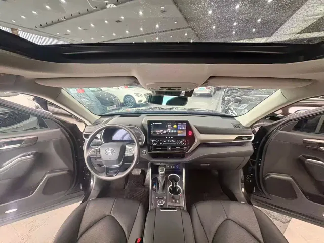 Toyota Highlander — Фото автомобиля 8