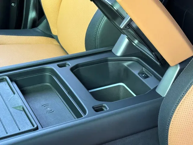 Land Rover Defender — Фото автомобиля 12