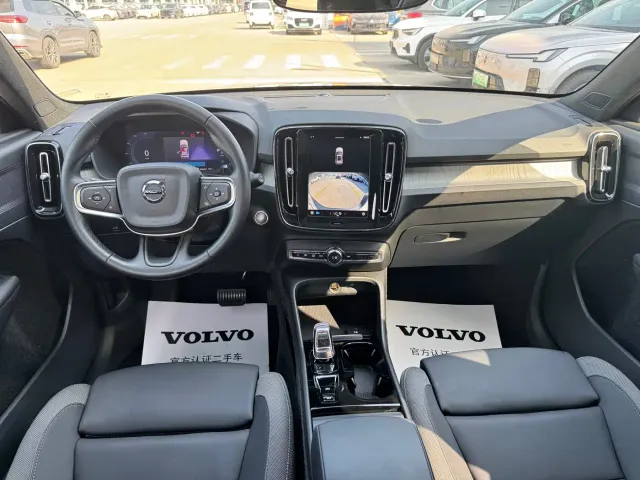Volvo XC40 — Фото автомобиля 7