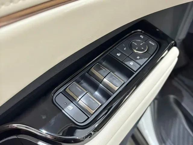 Lexus LM — Фото автомобиля 10