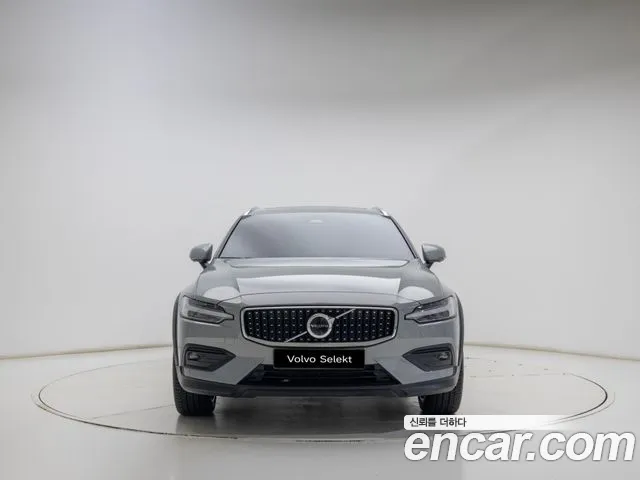 Volvo V60 Cross Country 2nd Gen — Фото автомобиля 2