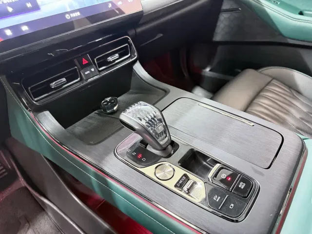 GAC Trumpchi GS8 — Фото автомобиля 19
