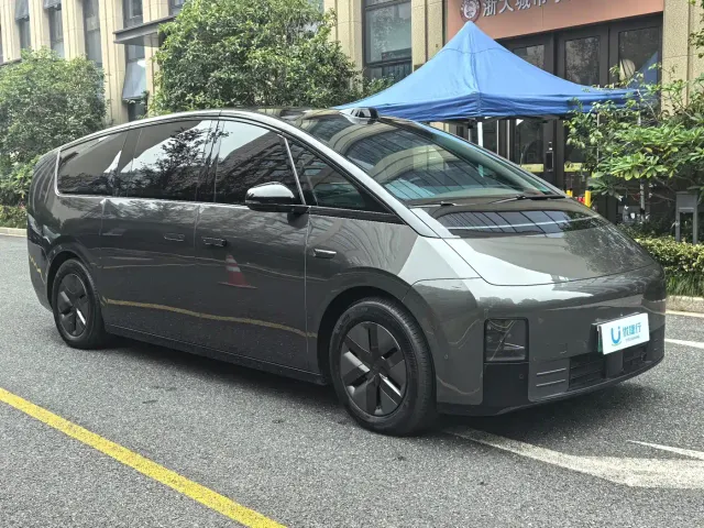 Li Auto MEGA — Фото автомобиля 2