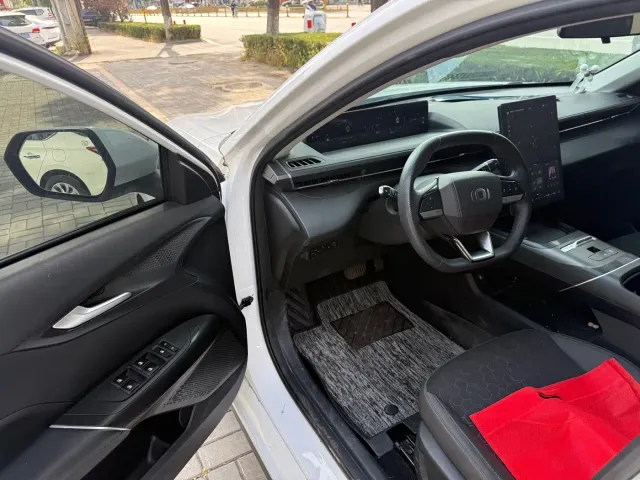 Changan Qiyuan A05 — Фото автомобиля 7