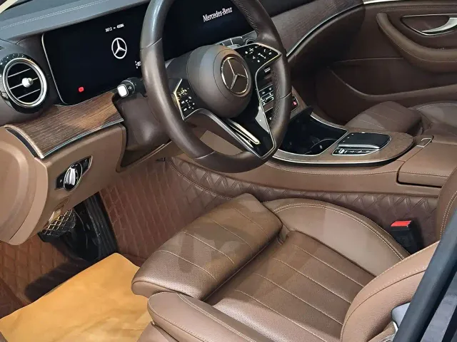 Mercedes-Benz E-Class — Фото автомобиля 4