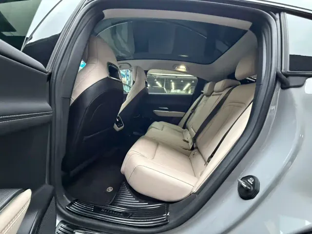Mazda EZ-6 — Фото автомобиля 6