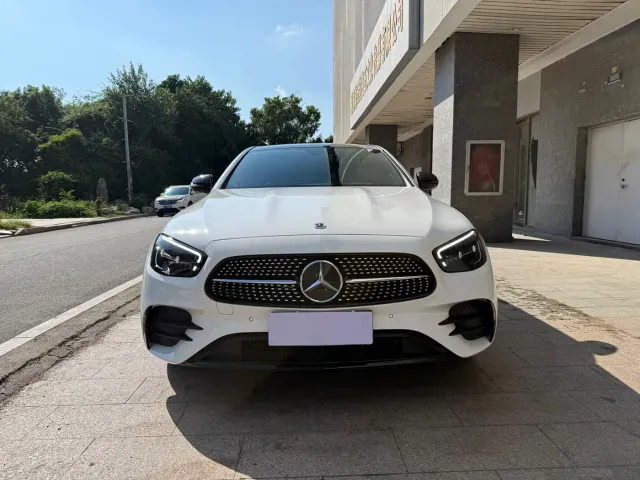 Mercedes-Benz E-Class — Фото автомобиля 2