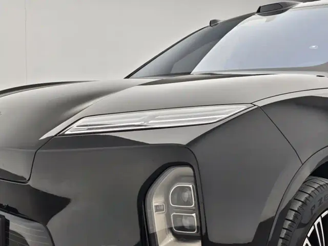 Nio ES8 — Фото автомобиля 15