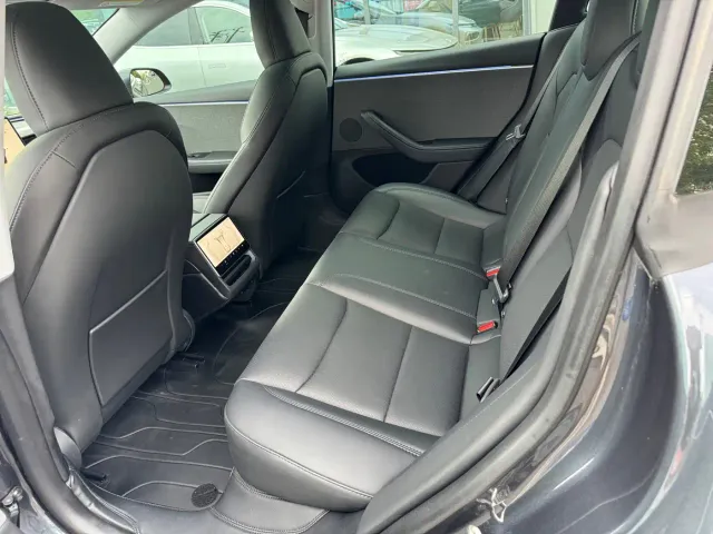 Tesla Model 3 — Фото автомобиля 8
