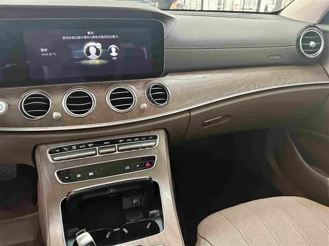 Mercedes-Benz E-Class — Фото автомобиля 10