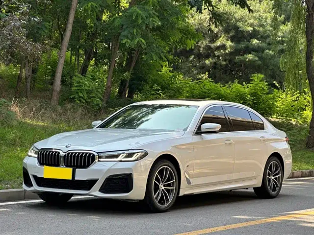 Фотография автомобиля — BMW 5 Series