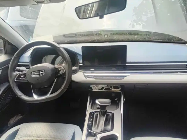 Geely Emgrand — Фото автомобиля 11