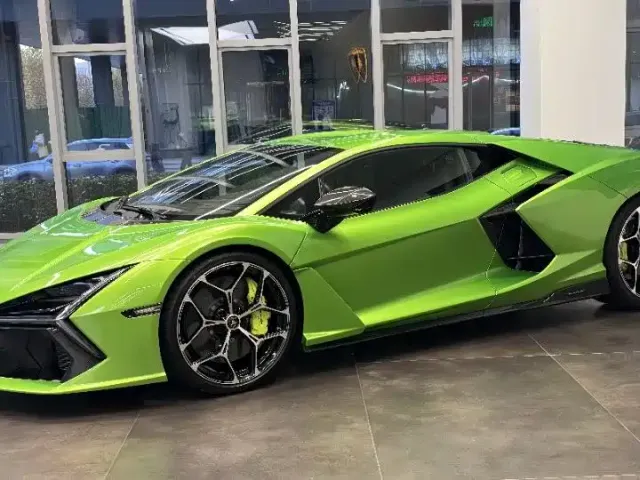 Lamborghini Revuelto — Фото автомобиля 4