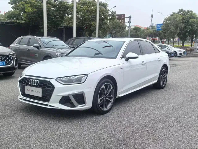 Фотография автомобиля — Audi A4L