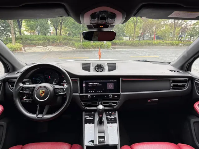 Porsche Macan — Фото автомобиля 12