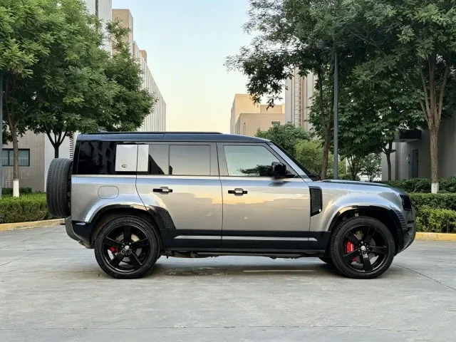 Land Rover Defender — Фото автомобиля 15