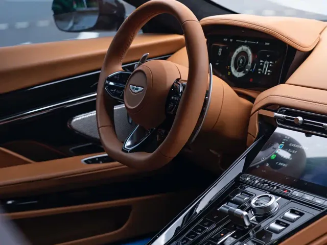 Aston Martin DB12 — Фото автомобиля 20