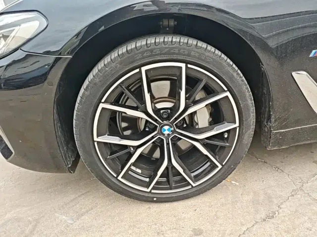 BMW 5 Series — Фото автомобиля 22