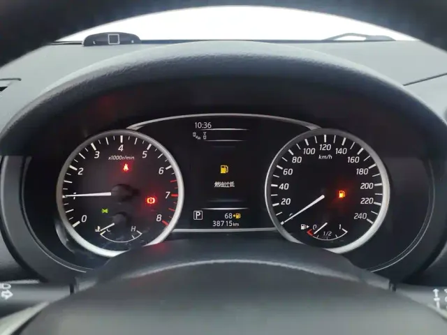 Nissan Tiida — Фото автомобиля 14