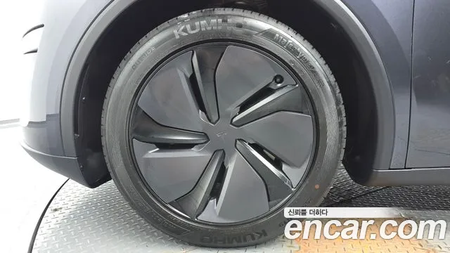 Tesla Model Y — Фото автомобиля 5