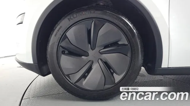 Tesla Model Y — Фото автомобиля 4