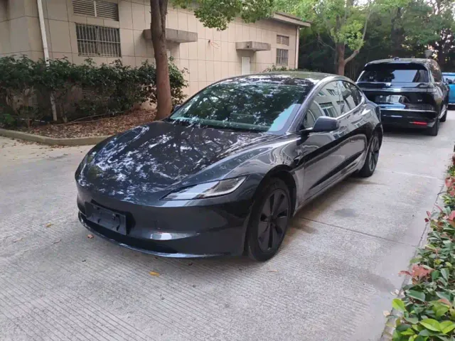 Фотография автомобиля — Tesla Model 3