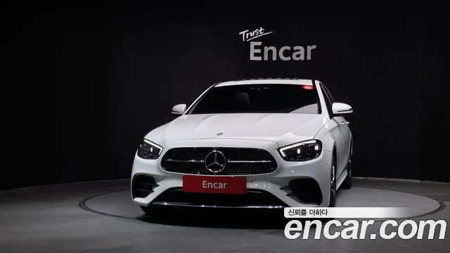 Mercedes-Benz E-Class — Фото автомобиля 3