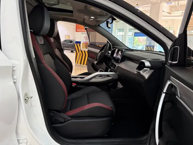 Geely Binyue — Фото автомобиля 11