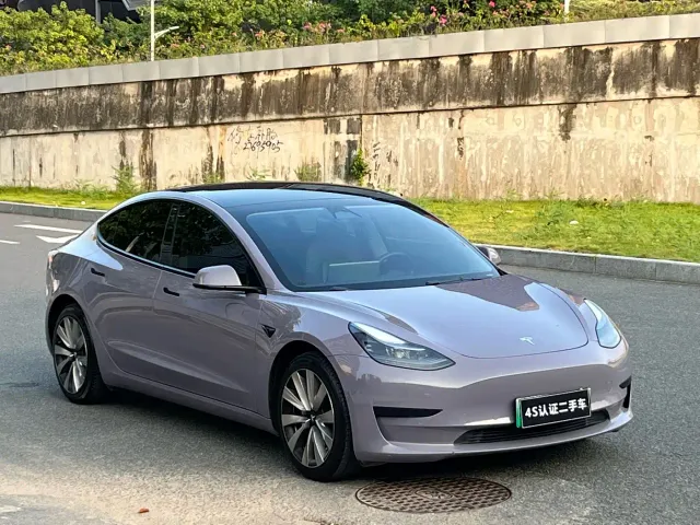 Tesla Model 3 — Фото автомобиля 2