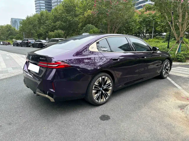 BMW 5 Series — Фото автомобиля 3
