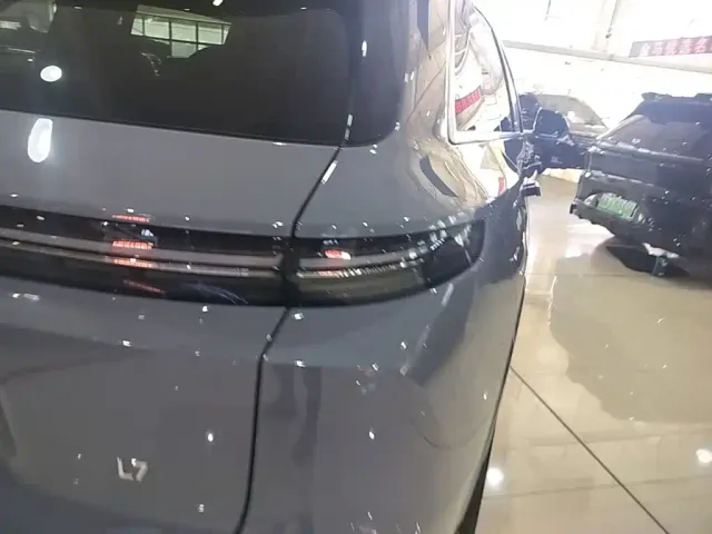 Li Auto L7 — Фото автомобиля 7