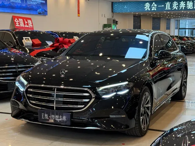 Mercedes-Benz E-Class — Фото автомобиля 3