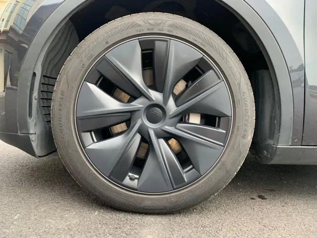 Tesla Model Y — Фото автомобиля 9