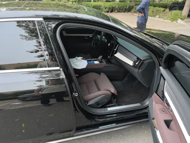 Volvo S90 — Фото автомобиля 17
