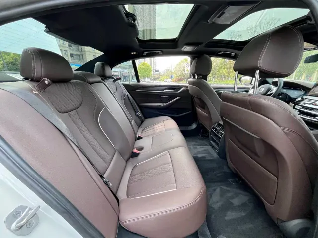 BMW 5 Series — Фото автомобиля 15