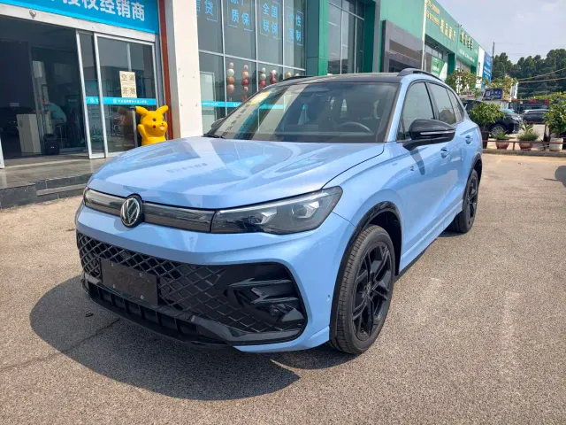 Фотография автомобиля — Volkswagen Tiguan L