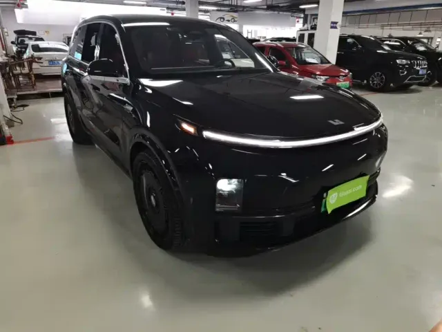 Li Auto L9 — Фото автомобиля 3