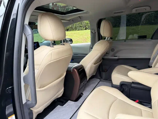 Toyota Sienna — Фото автомобиля 11