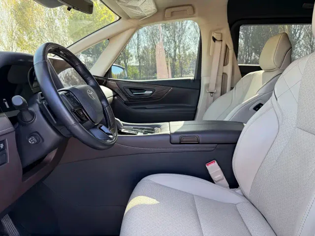 Toyota Alphard — Фото автомобиля 8
