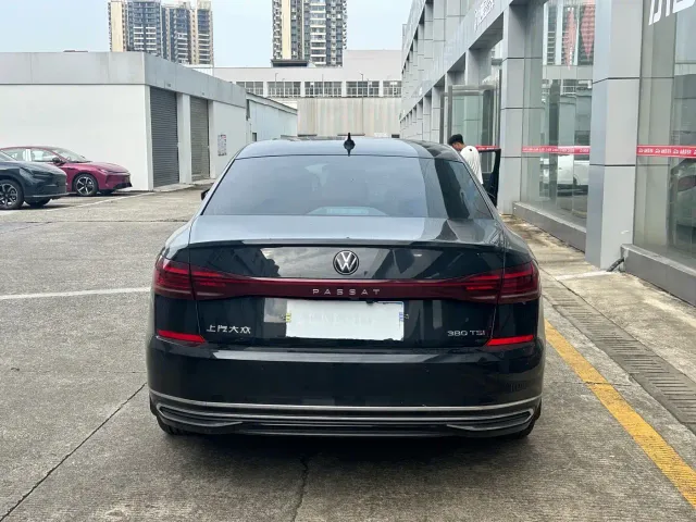 Volkswagen Passat — Фото автомобиля 5