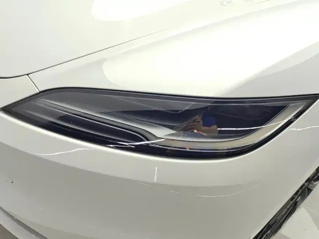 Tesla Model 3 — Фото автомобиля 5