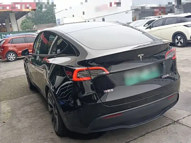 Tesla Model Y — Фото автомобиля 4