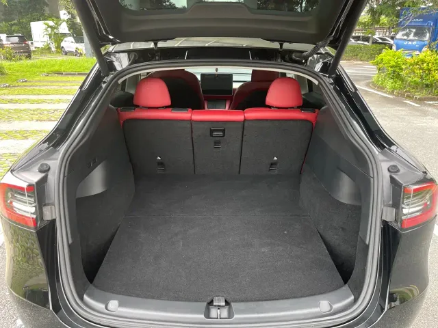 Tesla Model Y — Фото автомобиля 9