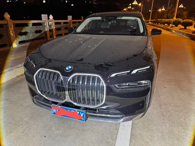 Фотография автомобиля — BMW 7 Series