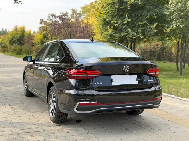 Volkswagen Lavida — Фото автомобиля 23