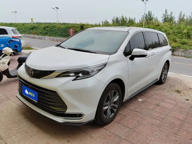 Фотография автомобиля — Toyota Sienna