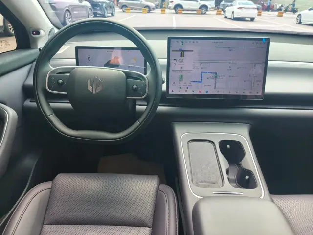 Leapmotor C10 — Фото автомобиля 12